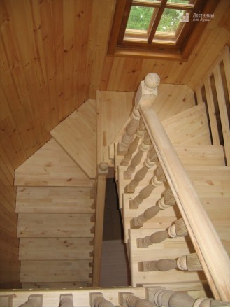 Дачная лестница вид со второго этажа