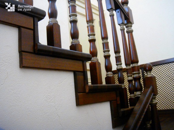 Деревянные ограждения лестницы из ясеня