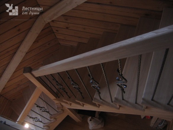 Кованые балясины для деревянной лестницы