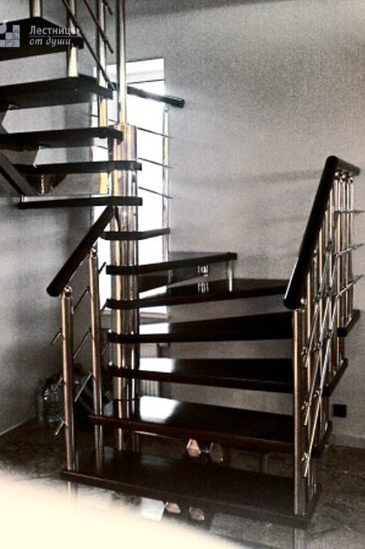Лестница из нержавеющей стали для дома