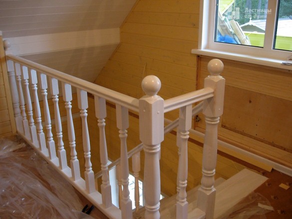 Перила деревянные лестница для дачи