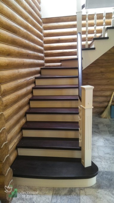 Классическая деревянная лестница