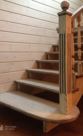 Деревянная лестница с патиной в стиле прованс