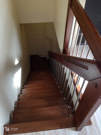 Больцевая лестница со ступенями из бука