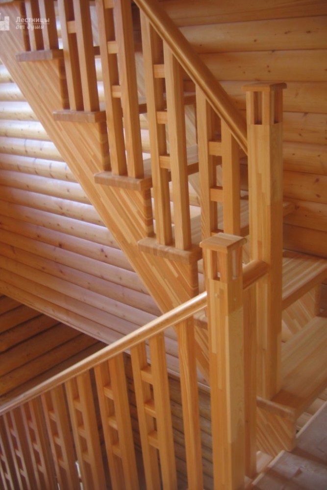 Деревянная лестница с японскими ограждениями