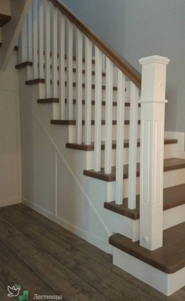 Деревянная лестница с чуланом