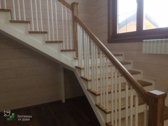 Купить классическую лестницу на второй этаж