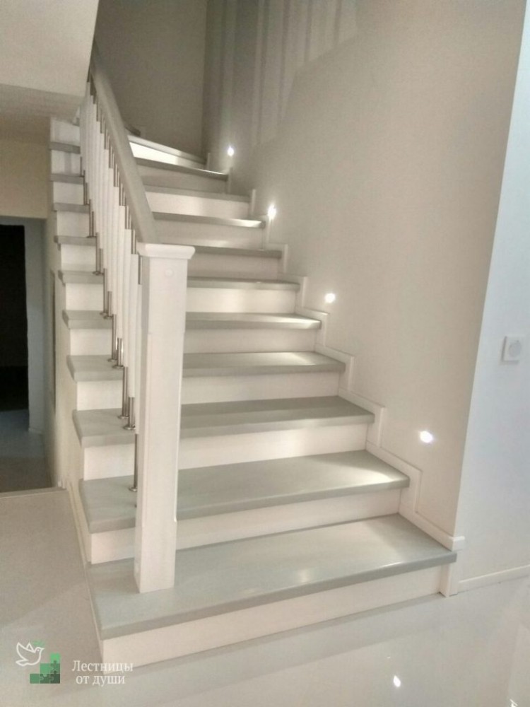 Классическая двухцветная лестница