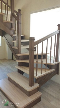 Разворотная деревянная лестница на заказ