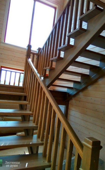 Ступени деревянной лестницы