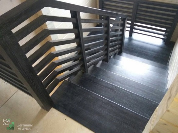 Черная лестница в современном стиле