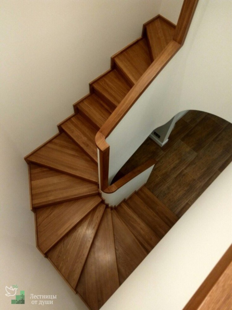 Разворотная забежная лестница