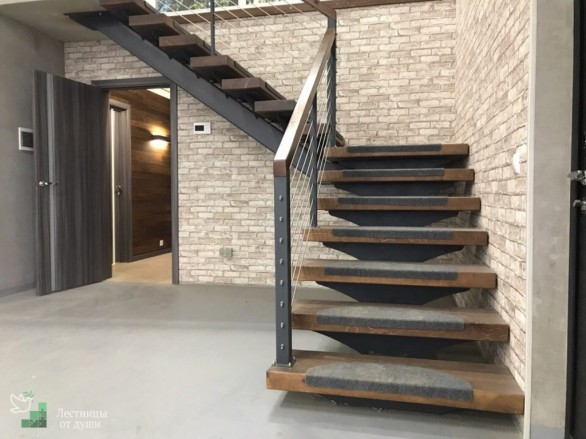 Металлические лестницы в доме