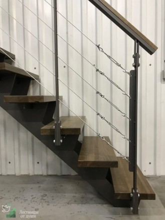 Металлическая лестница на второй этаж производства