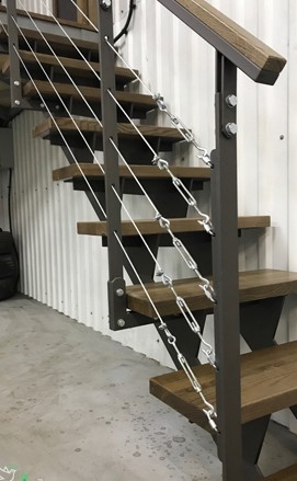 Прямая лестница на металлокаркасе в стиле лофт