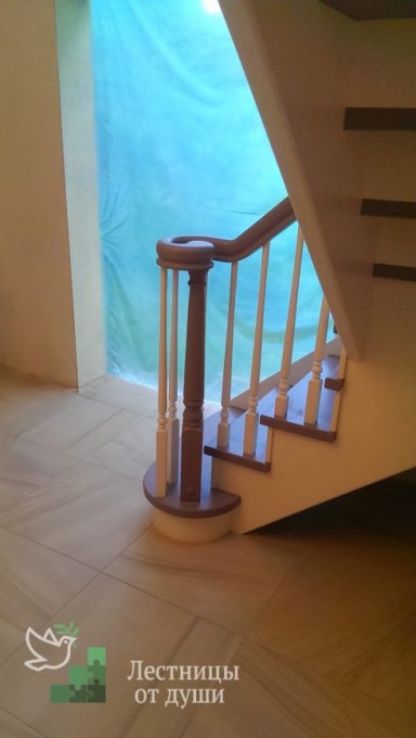 Пригласительная ступень у лестницы