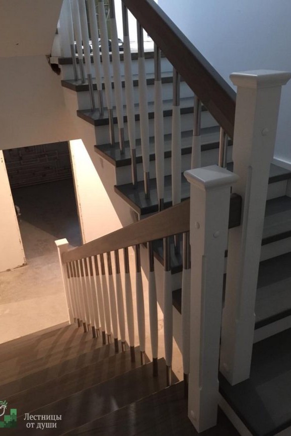 Трехмаршевая лестница с площадкой