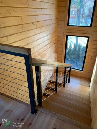 Лестница из сосны в деревянный дом
