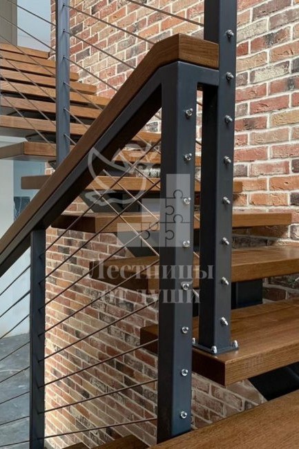 Лестница для дома из металла