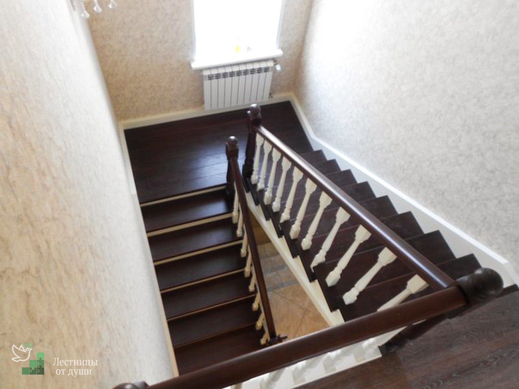 Лестницы с площадкой на второй этаж – каталог, цены, фото