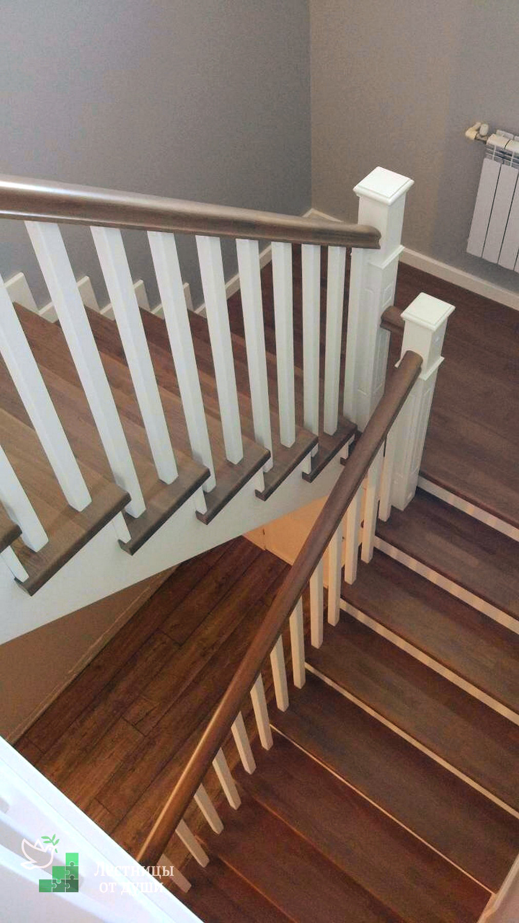 Деревянная лестница с чуланом