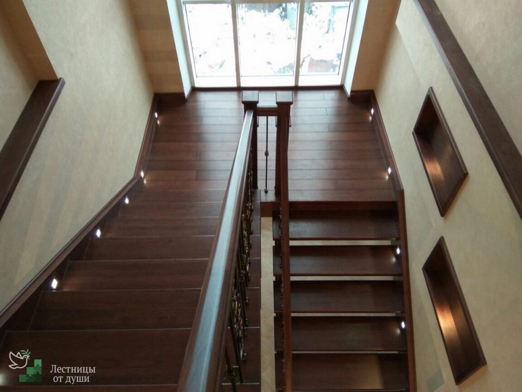 П-образные лестницы деревянные с площадкой, на второй этаж дома, коттеджа. | Лестницы от души